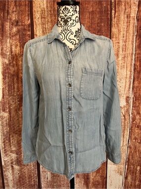 American Eagle Outfitters | Light Blue Denim Button-Down Shirt